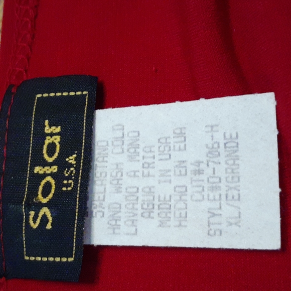 Red blouse with black velvet flowers - Picture 2 of 3